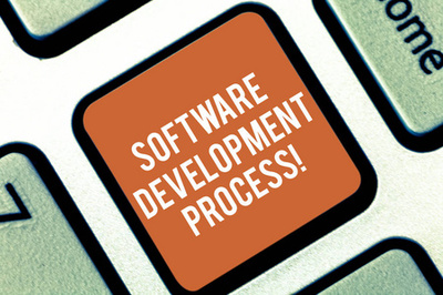 概念手工寫作, 展示網(wǎng)絡(luò)研討會的現(xiàn)代教育。商務(wù)照片文本的過程和開發(fā) web 應(yīng)用程序鍵盤鍵意圖創(chuàng)建計(jì)算機(jī)消息的概念的實(shí)踐